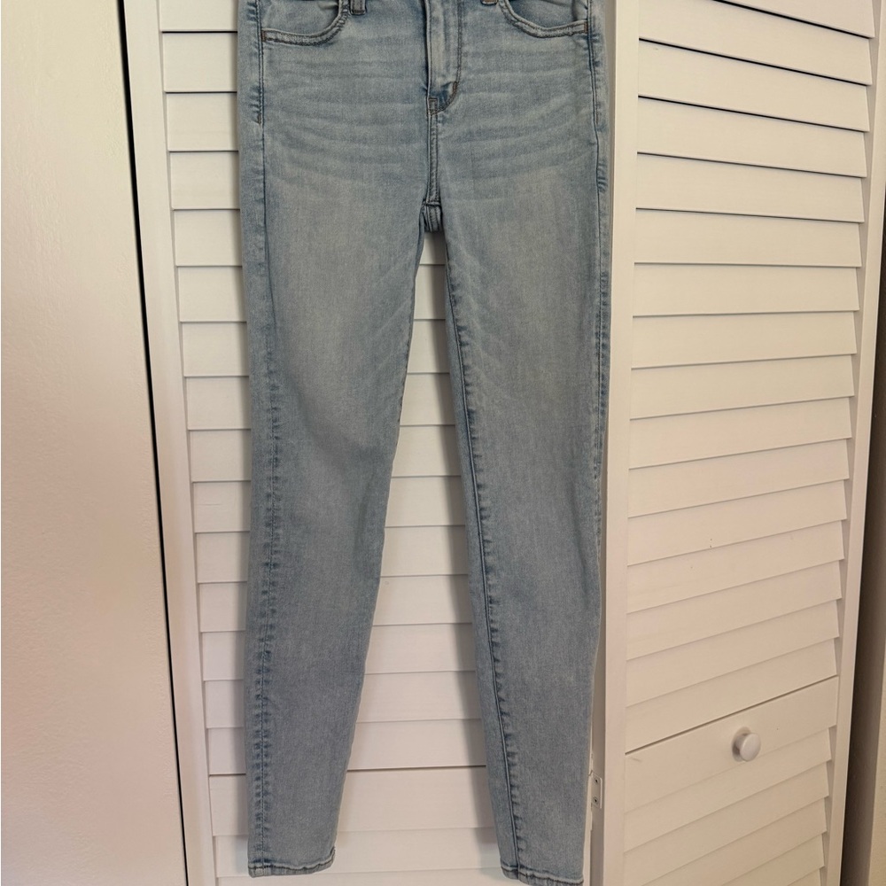 American Eagle Outfitters Light Wash Skinny Jeans